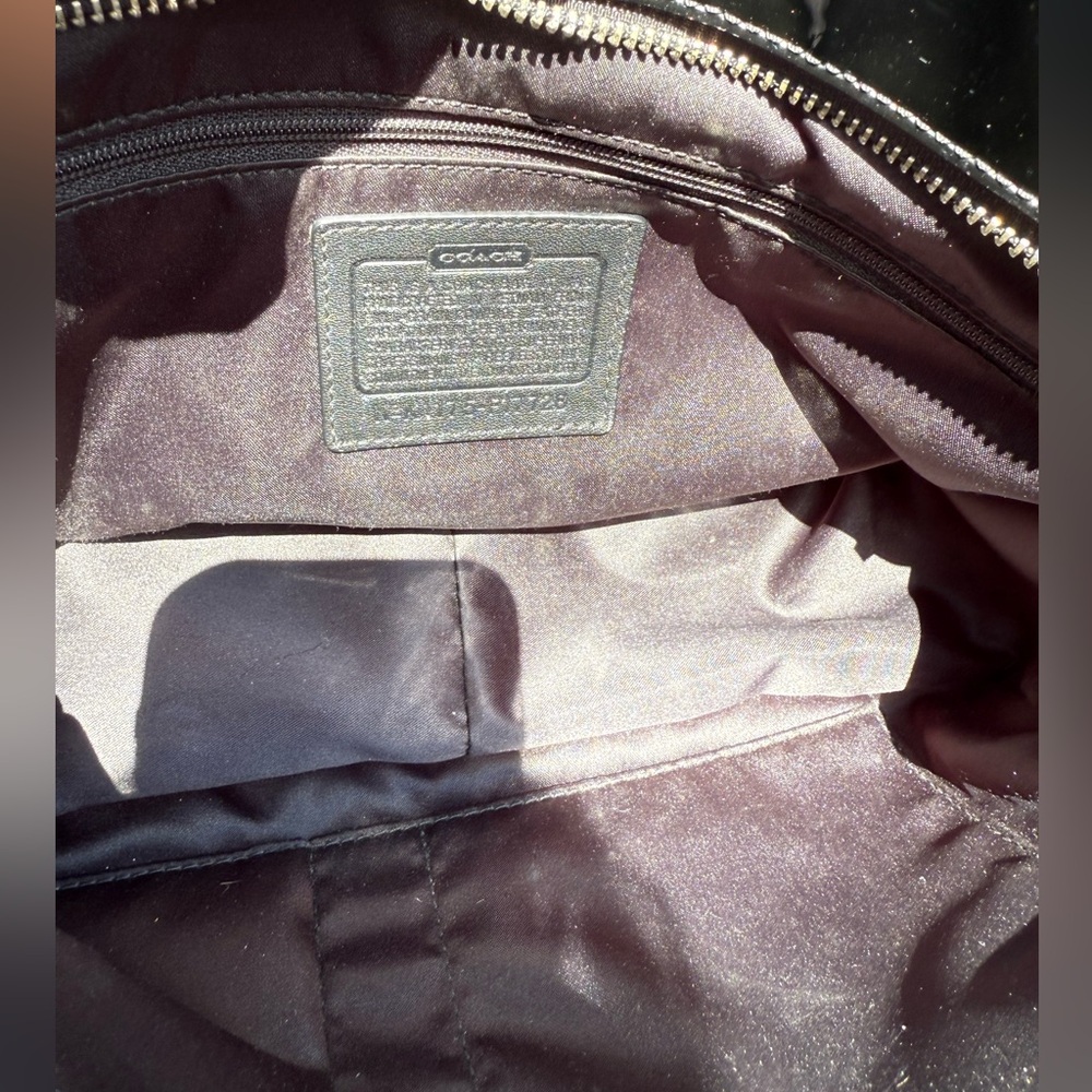 EUC! Vintage Coach Embossed Patent Leather Gallery Tote in Black Shoulder Bag - Picture 7 of 11